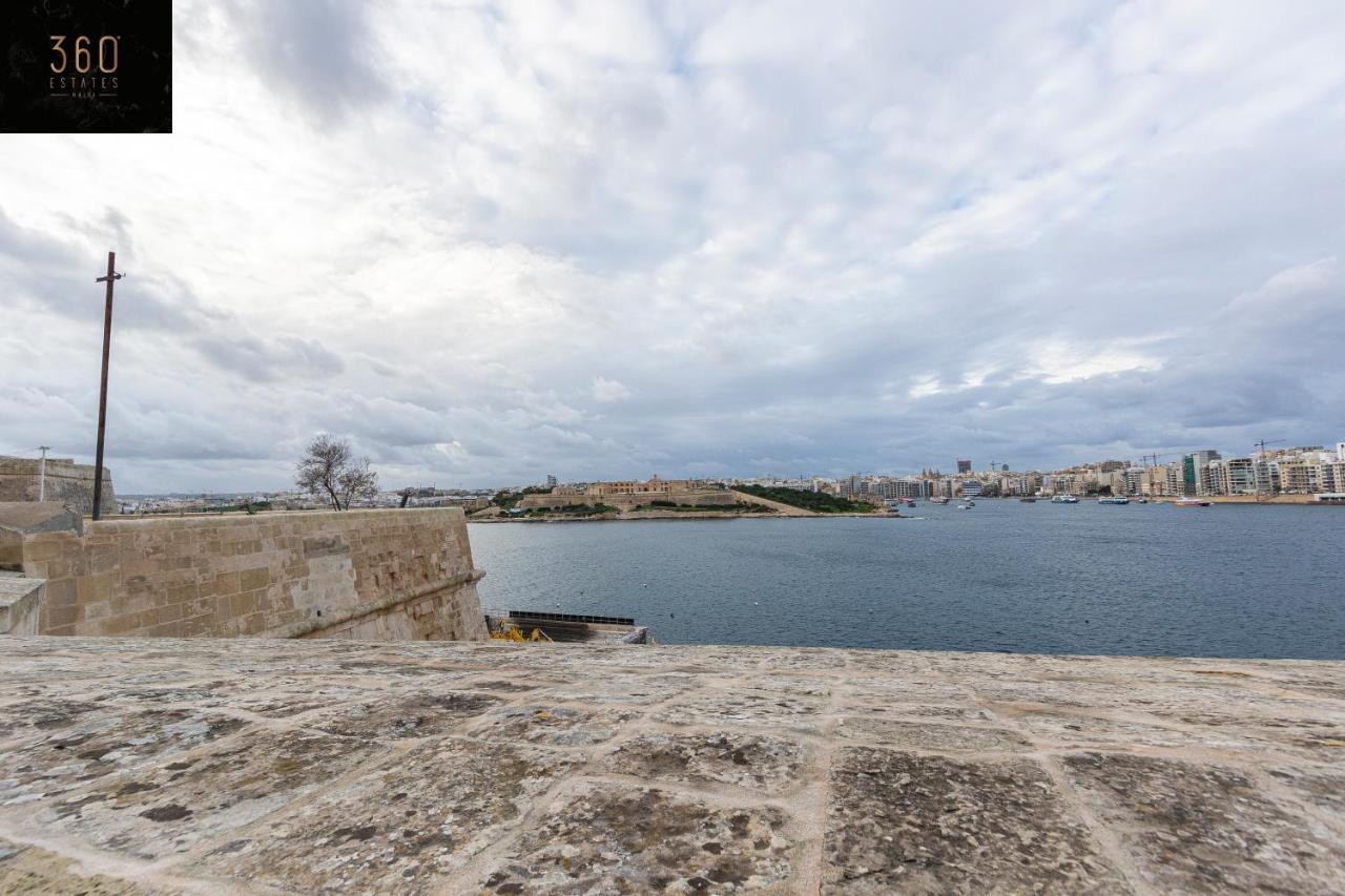 Seafront - Top Location, Top Floor With Wifi & Ac By 360 Estates Valletta Exteriör bild