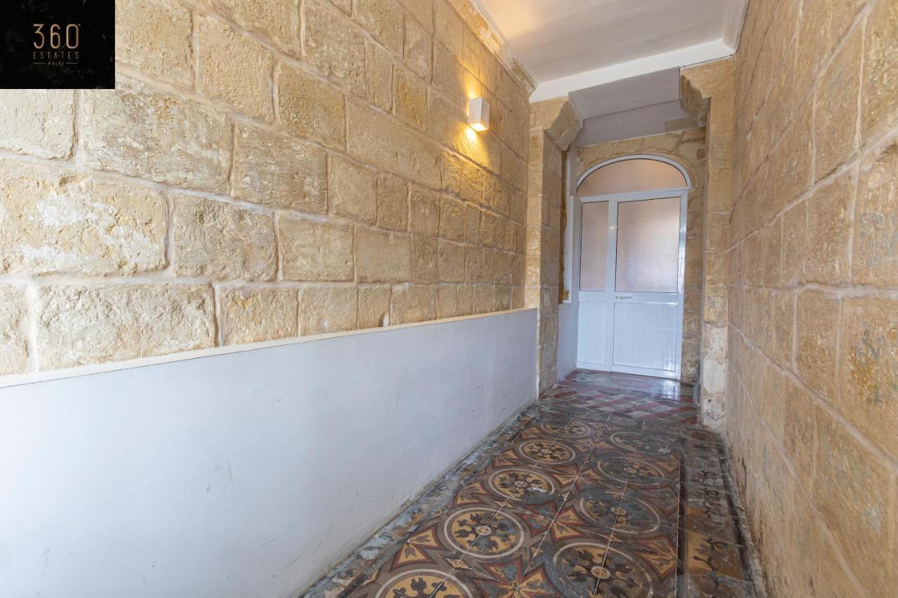 Seafront - Top Location, Top Floor With Wifi & Ac By 360 Estates Valletta Exteriör bild