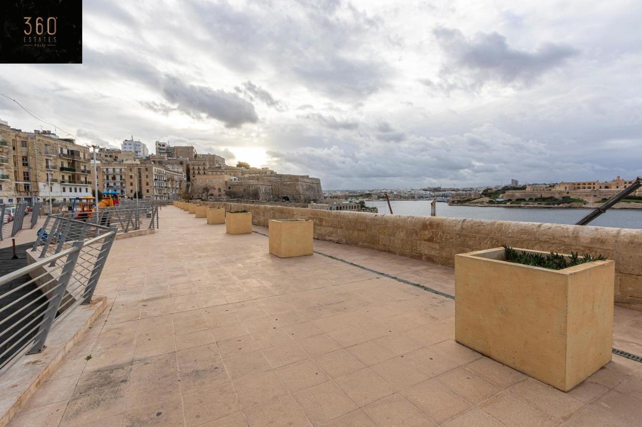 Seafront - Top Location, Top Floor With Wifi & Ac By 360 Estates Valletta Exteriör bild