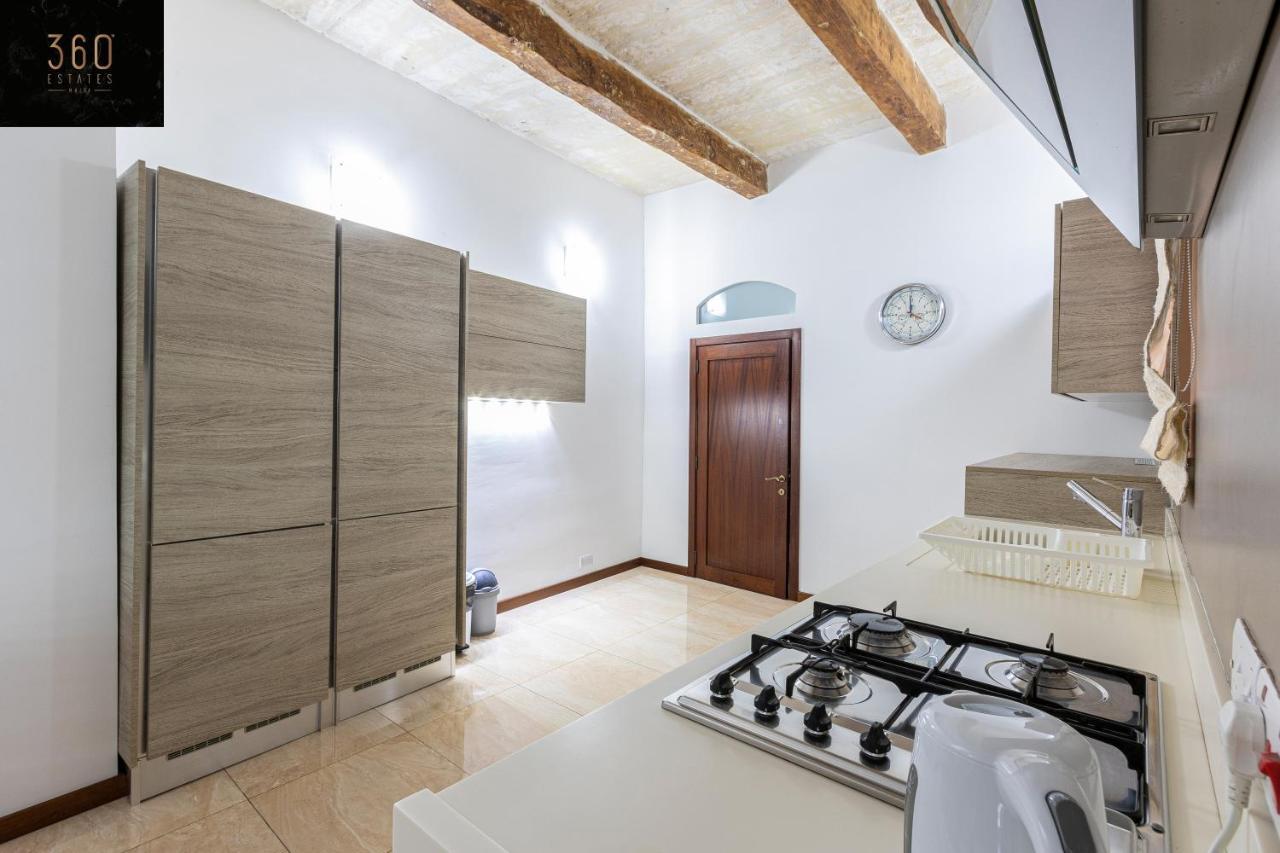 Seafront - Top Location, Top Floor With Wifi & Ac By 360 Estates Valletta Exteriör bild