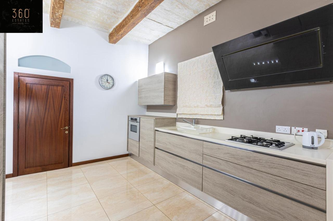Seafront - Top Location, Top Floor With Wifi & Ac By 360 Estates Valletta Exteriör bild