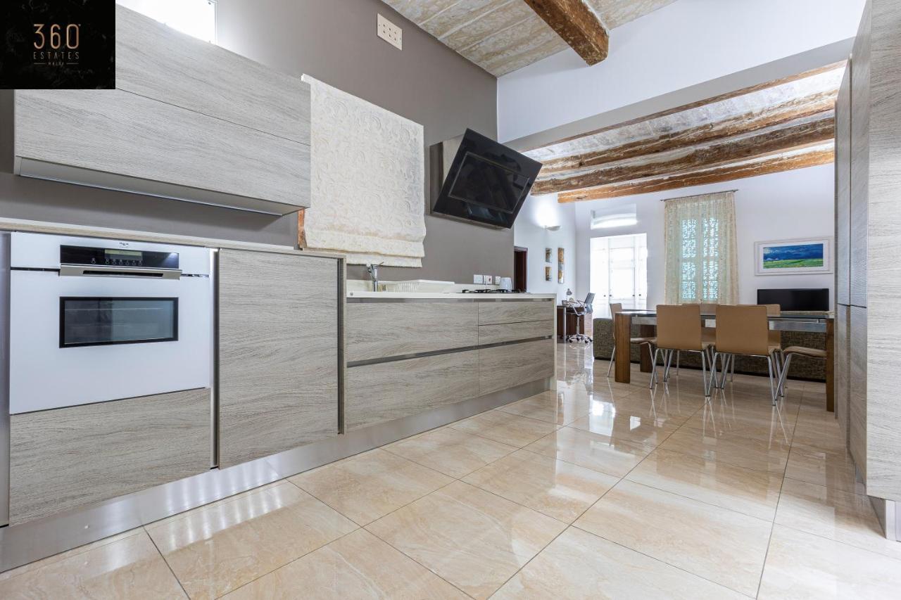 Seafront - Top Location, Top Floor With Wifi & Ac By 360 Estates Valletta Exteriör bild