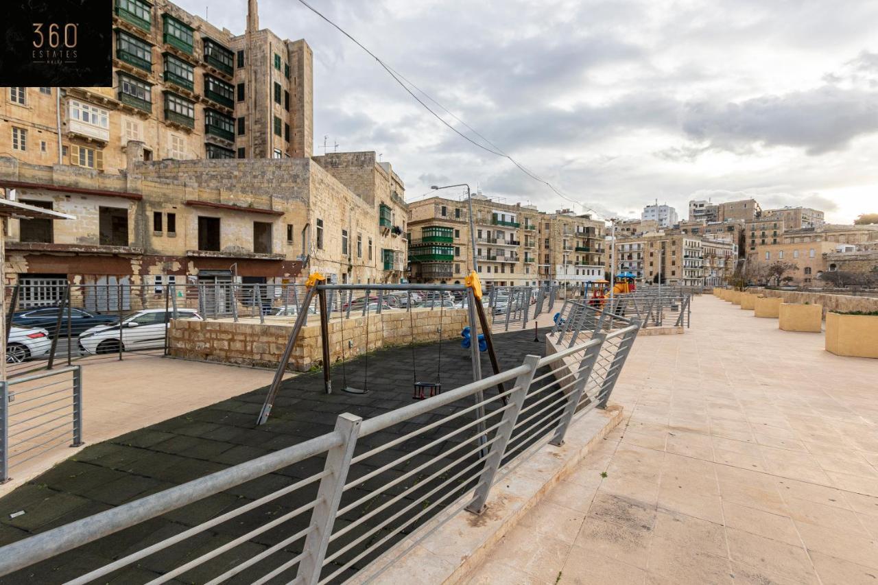 Seafront - Top Location, Top Floor With Wifi & Ac By 360 Estates Valletta Exteriör bild