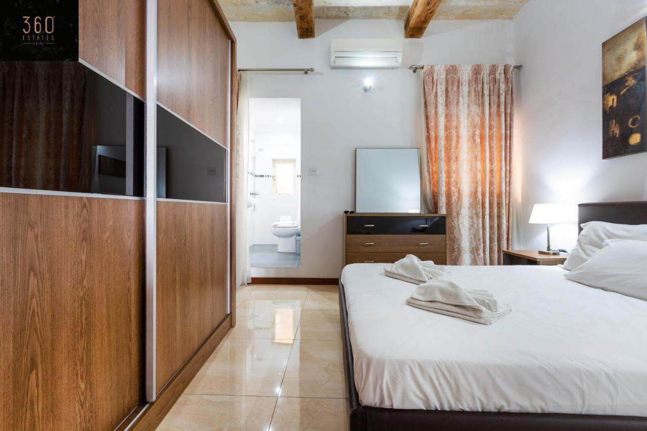 Seafront - Top Location, Top Floor With Wifi & Ac By 360 Estates Valletta Exteriör bild
