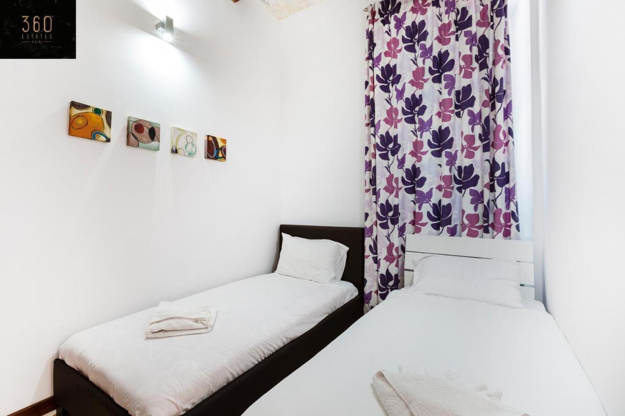 Seafront - Top Location, Top Floor With Wifi & Ac By 360 Estates Valletta Exteriör bild